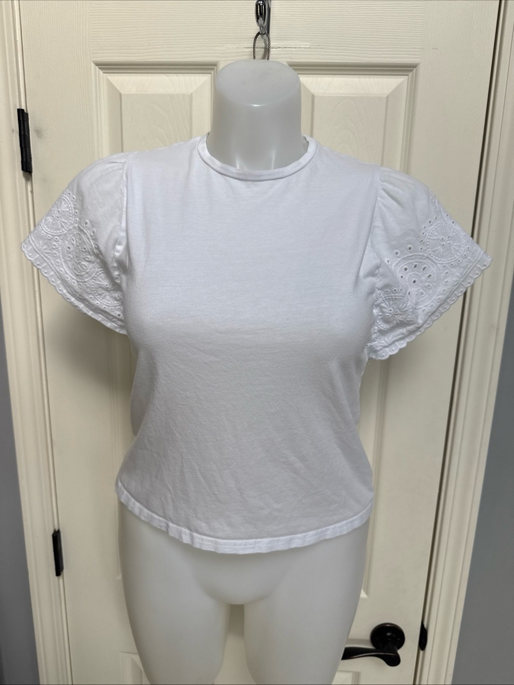 GAP Women's Lace Eyelet Shirt Flutter Short Sleeve White T-Shirt Top sz M
